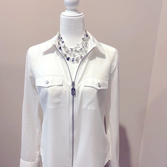 Michael Kors 3/4 zip blouse with silver hardware - Picture 4 of 6